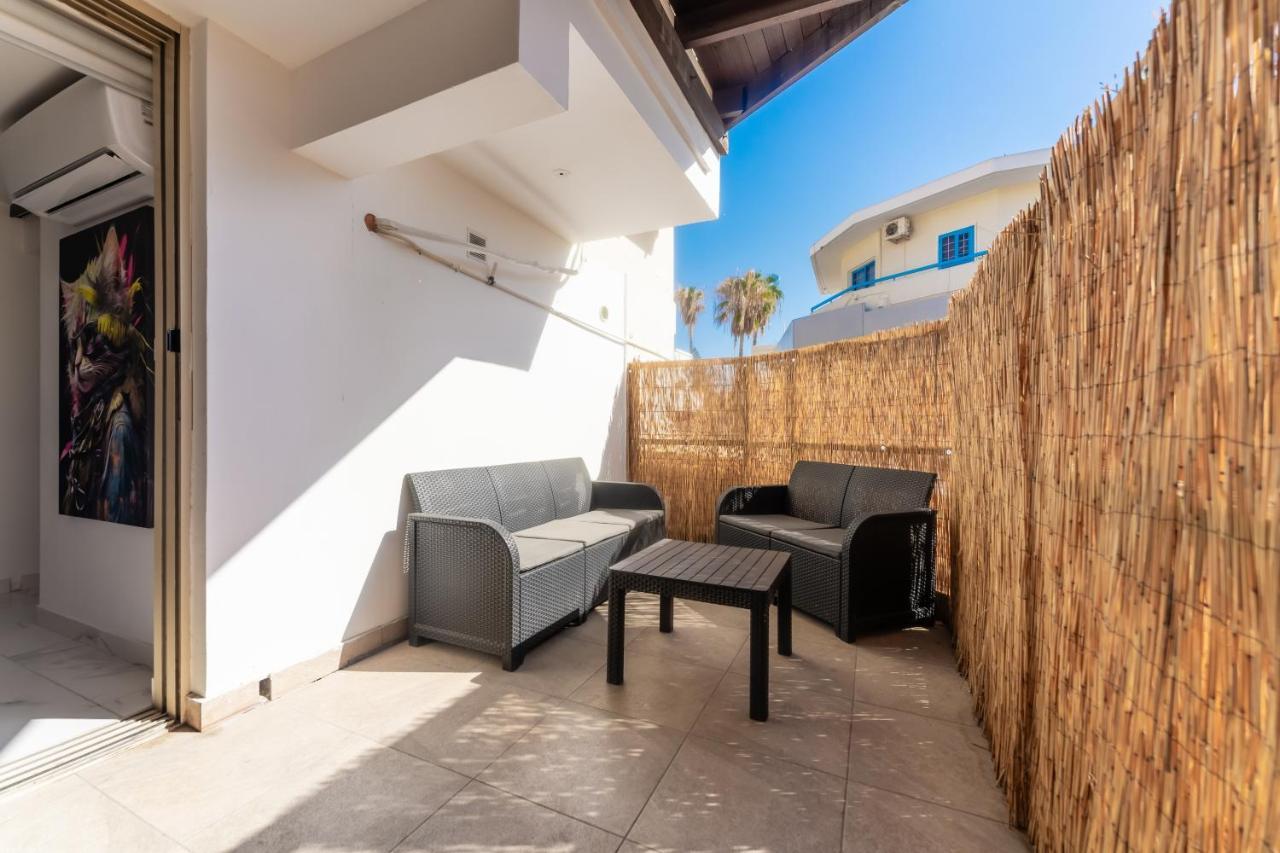 Sant Central Deluxe Apartments Айя Напа Екстериор снимка