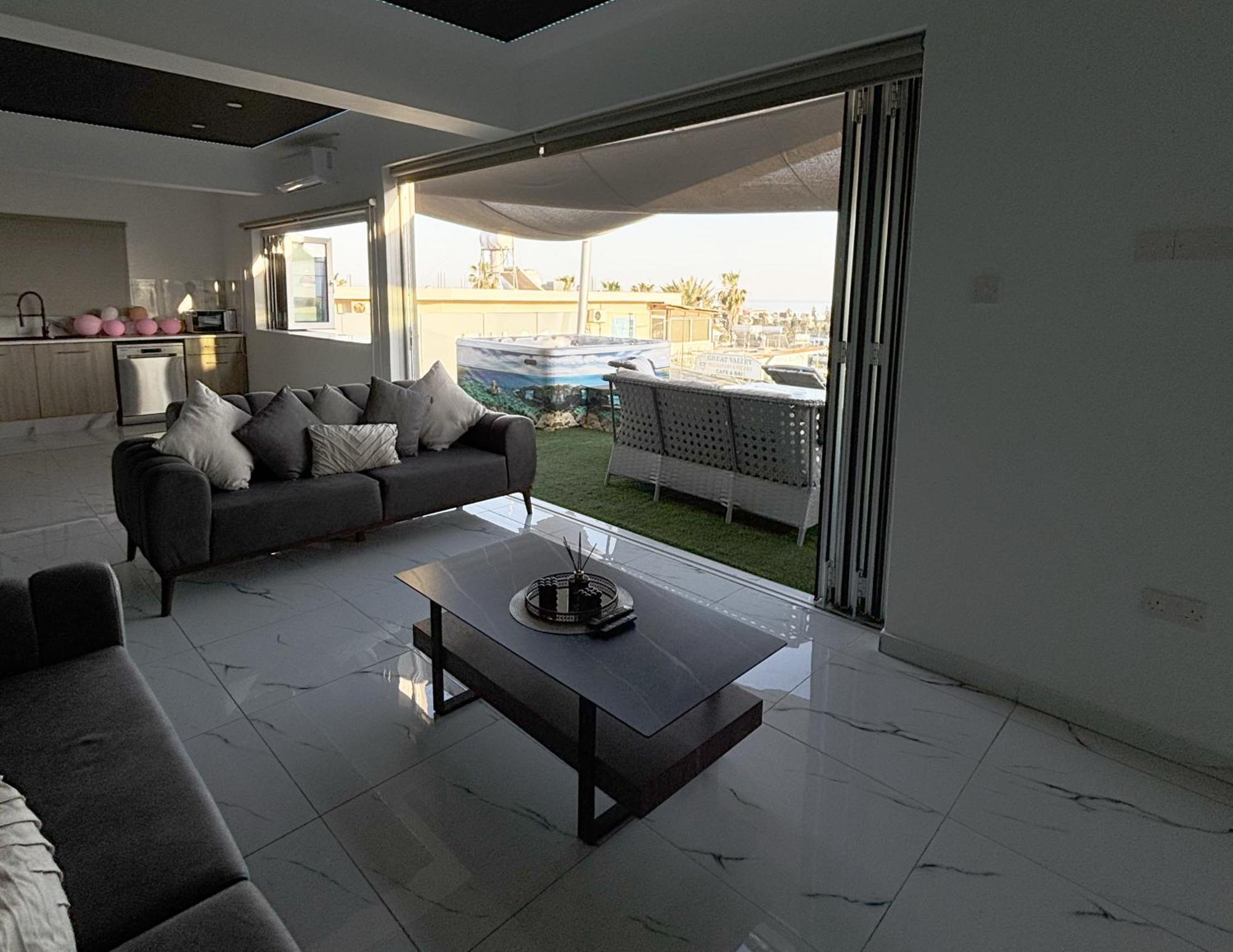 Sant Central Deluxe Apartments Айя Напа Екстериор снимка