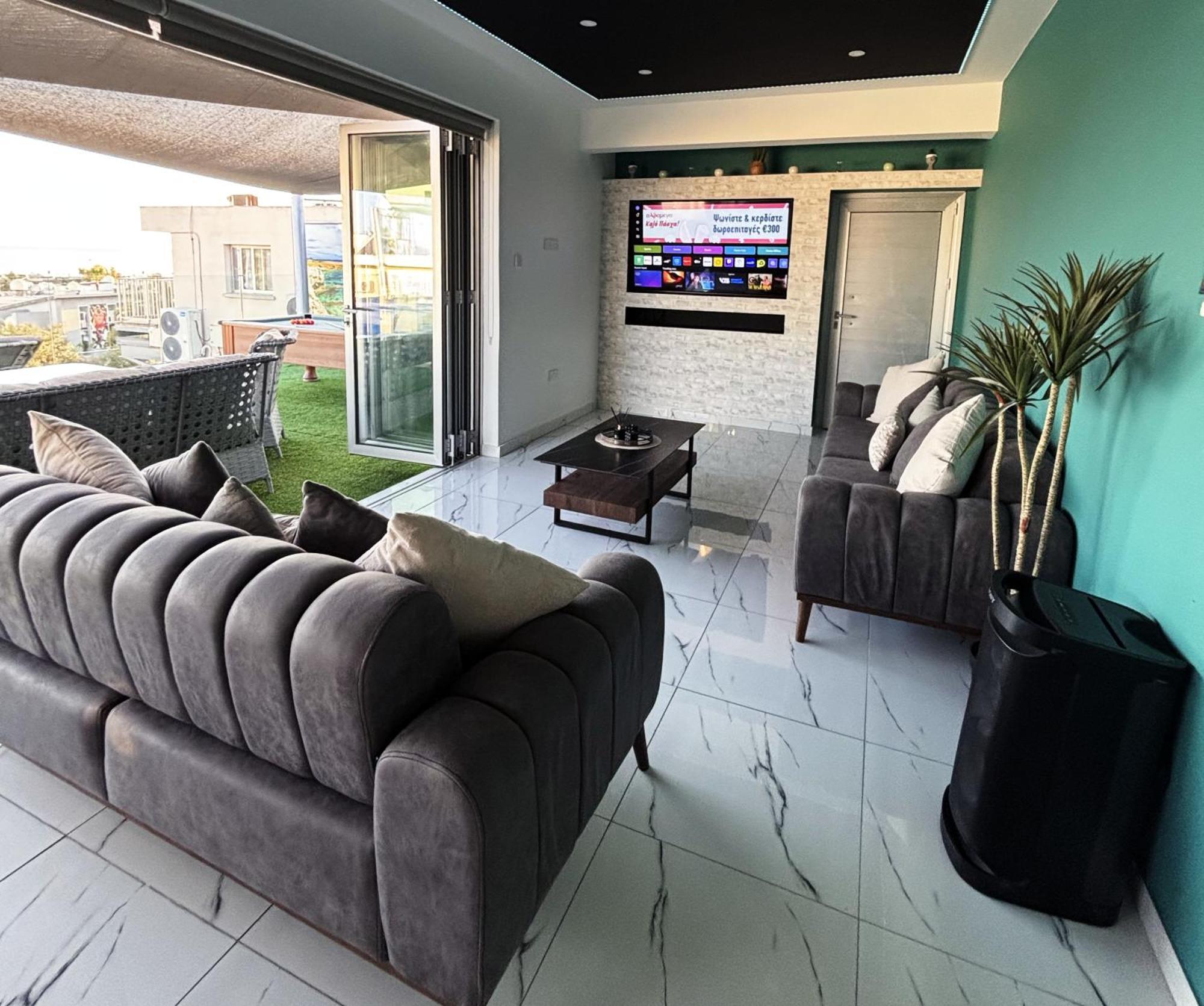 Sant Central Deluxe Apartments Айя Напа Екстериор снимка